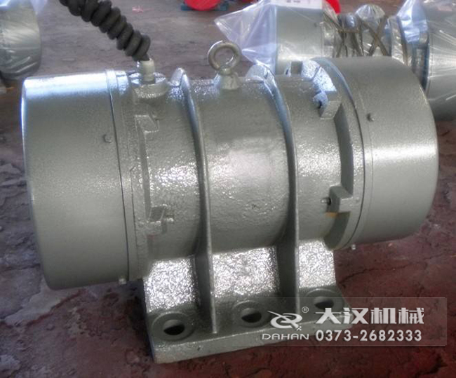 VB振動(dòng)電機(jī)是靠偏心塊的振動(dòng)而造成的，振動(dòng)源所以偏心塊的角度和大小是比較重要的。