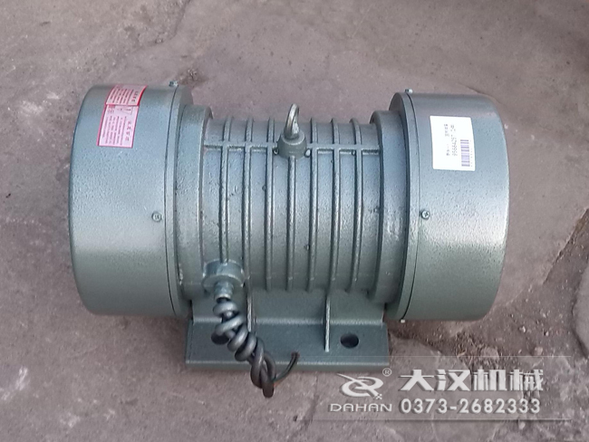 VB振動(dòng)電機(jī)的選型要根據(jù)所匹配產(chǎn)品需要的激振大小，進(jìn)行選擇。